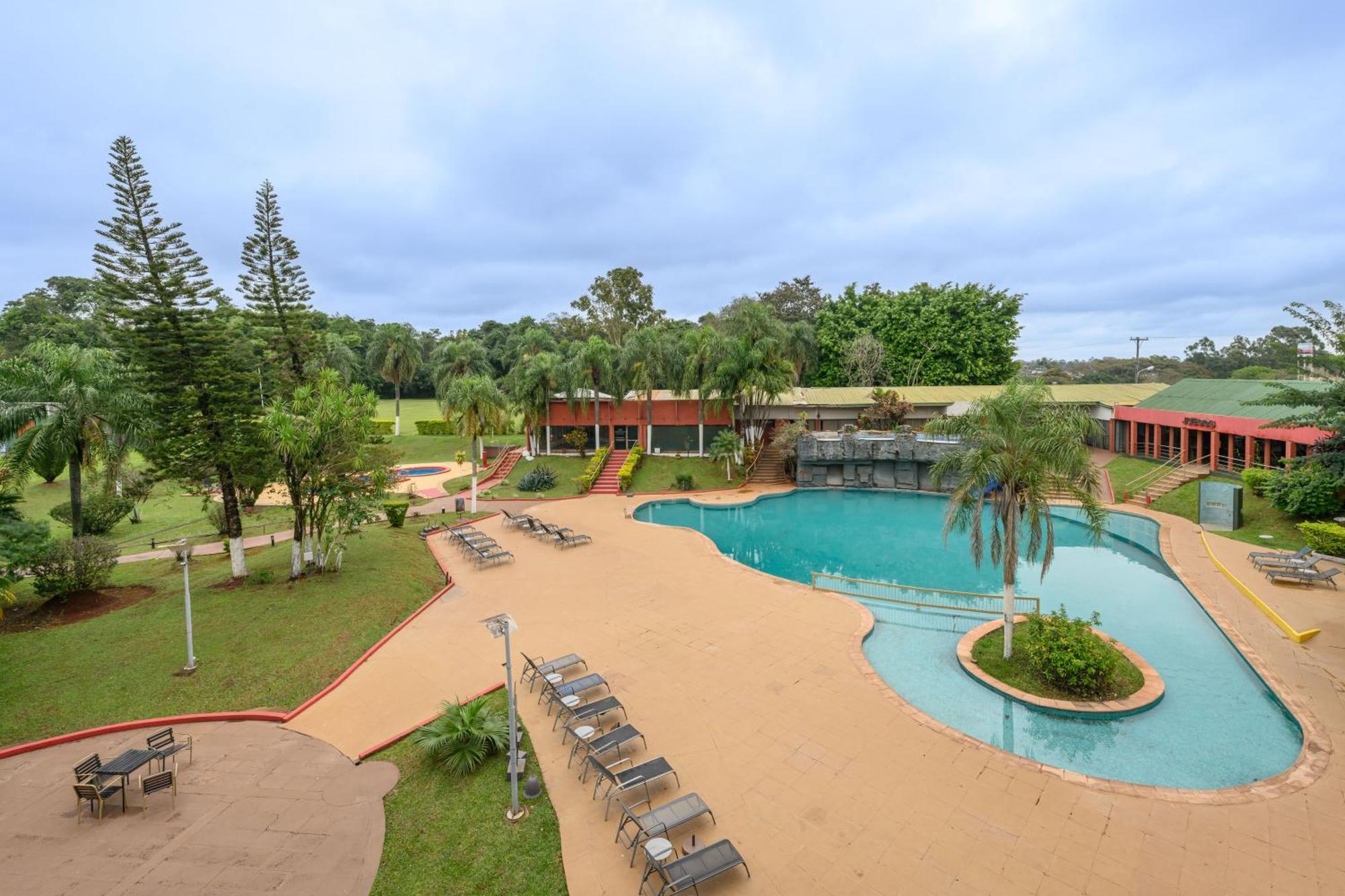 Exe Hotel Cataratas Puerto Iguazu Exterior photo The resort's swimming pool