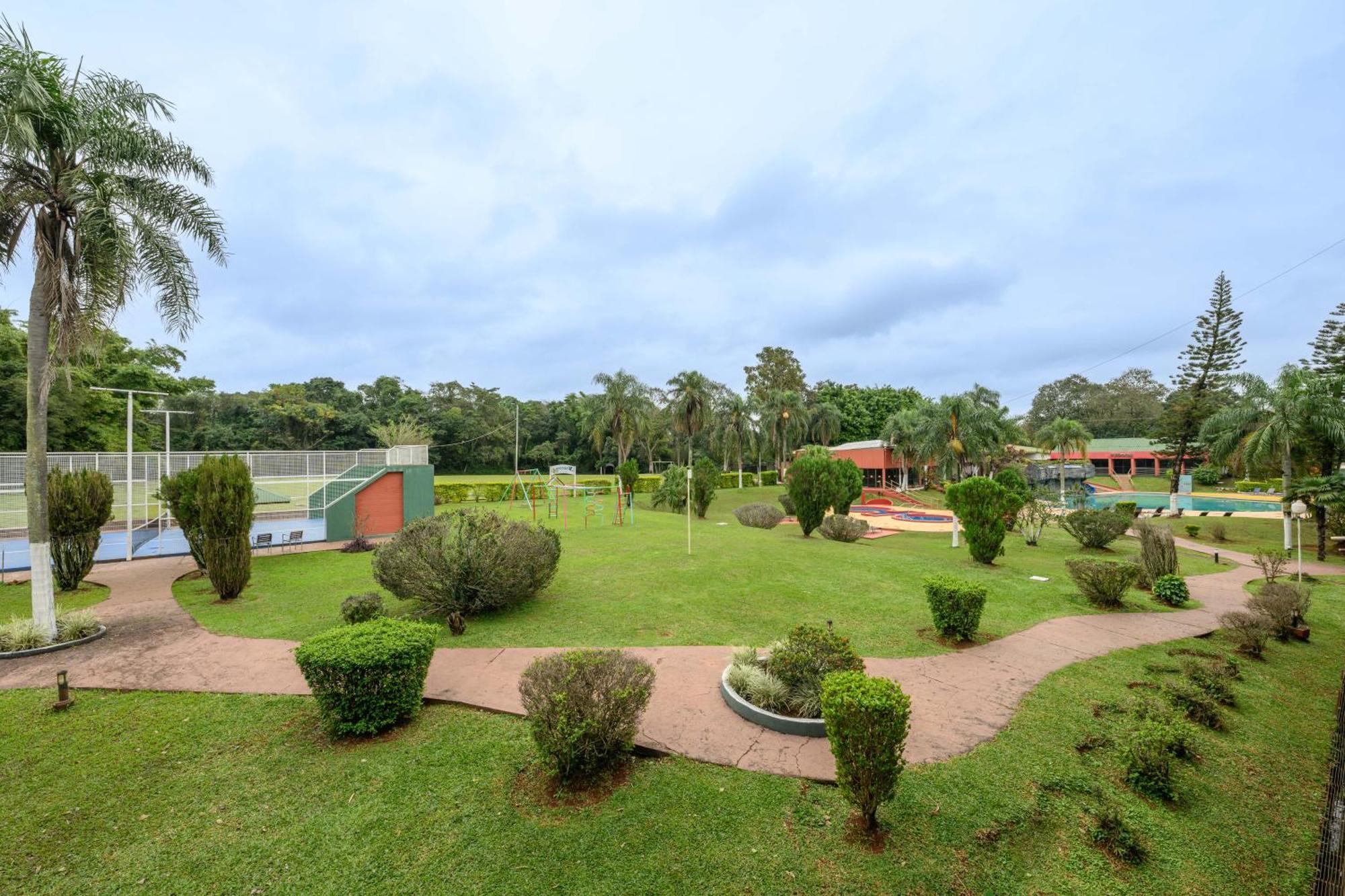 Exe Hotel Cataratas Puerto Iguazu Exterior photo The garden of the club.