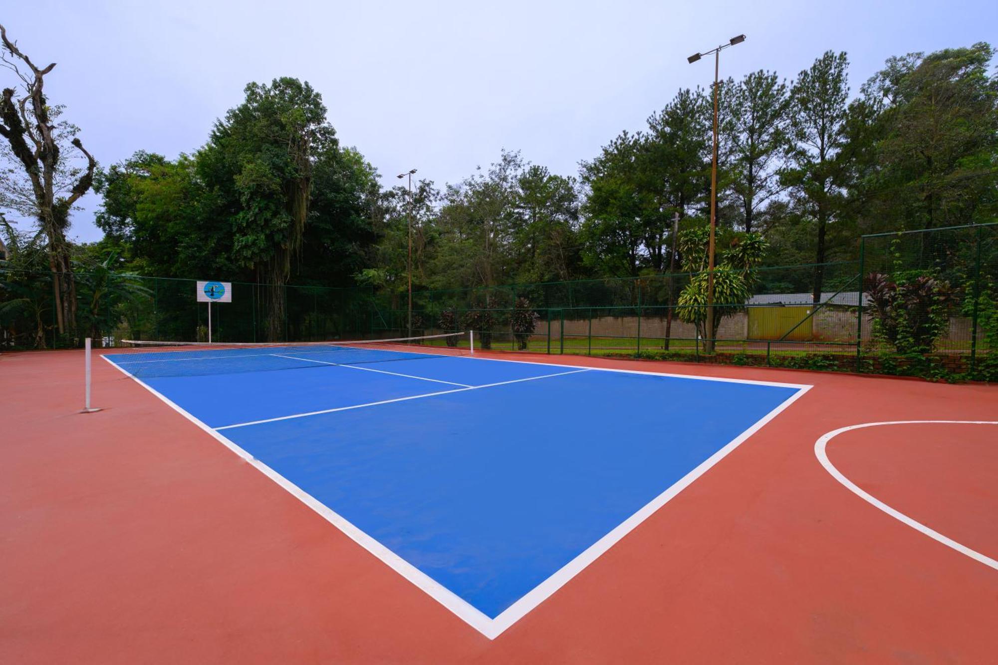 Exe Hotel Cataratas Puerto Iguazu Exterior photo Tennis court
