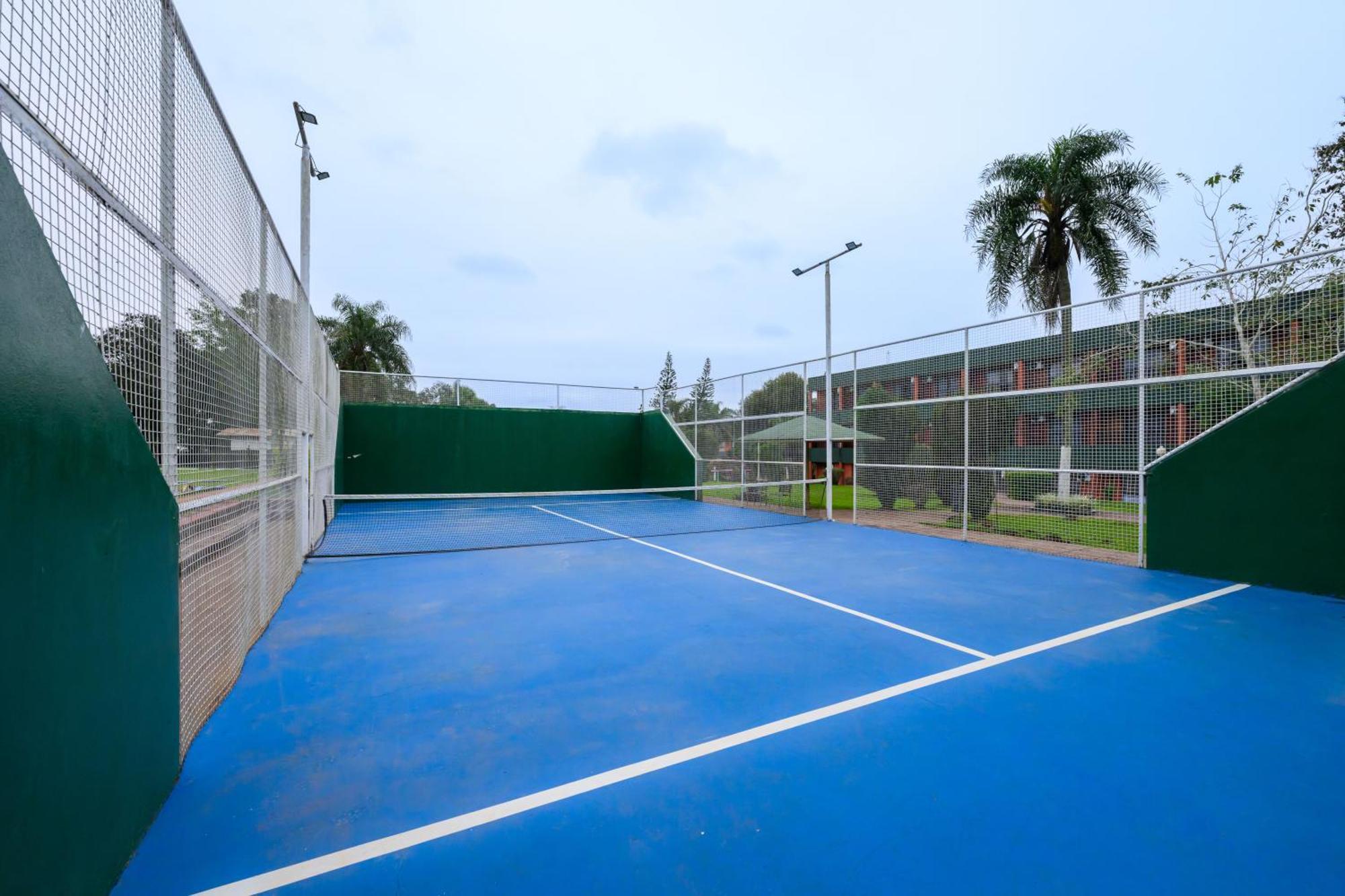 Exe Hotel Cataratas Puerto Iguazu Exterior photo A paddle tennis court