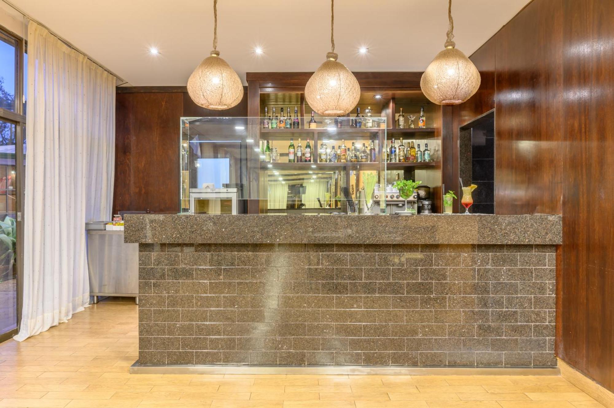 Exe Hotel Cataratas Puerto Iguazu Exterior photo The bar at the 101 bar