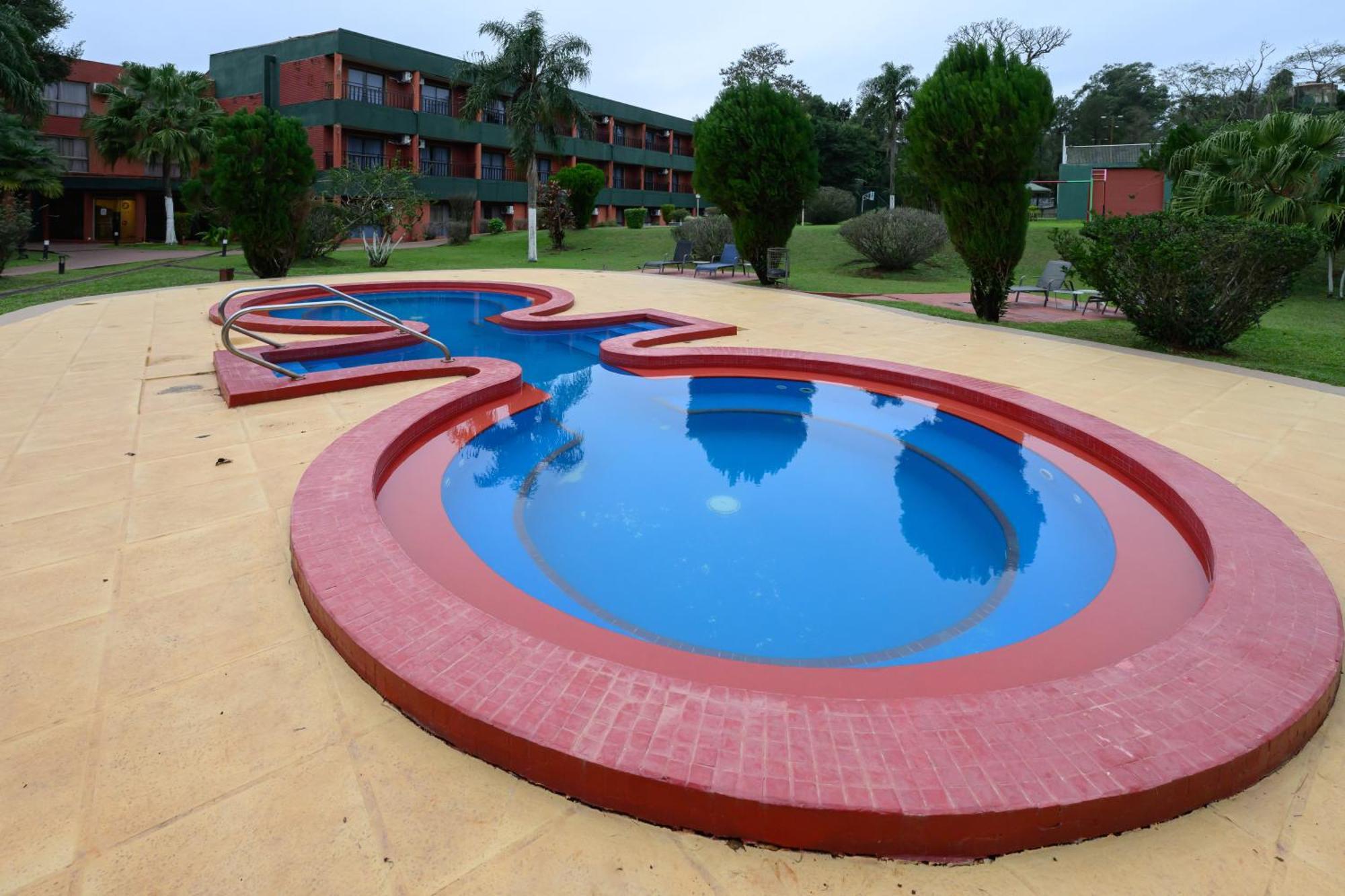 Exe Hotel Cataratas Puerto Iguazu Exterior photo The resort's swimming pool