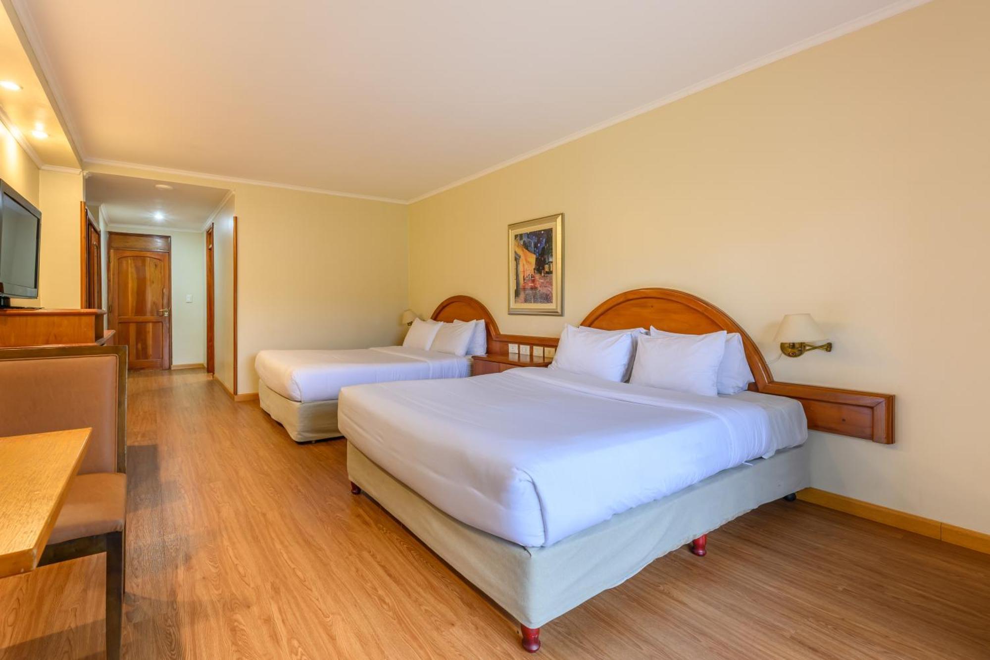 Exe Hotel Cataratas Puerto Iguazu Exterior photo A room at the hotel